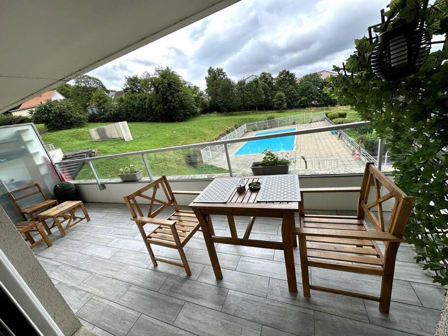 Appartement Cosy Avec Balcon Et Piscine Besançon Exterior foto
